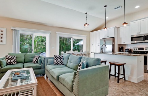 Holmes Beach House | Beach Days, Poolside Nights & Island Memories