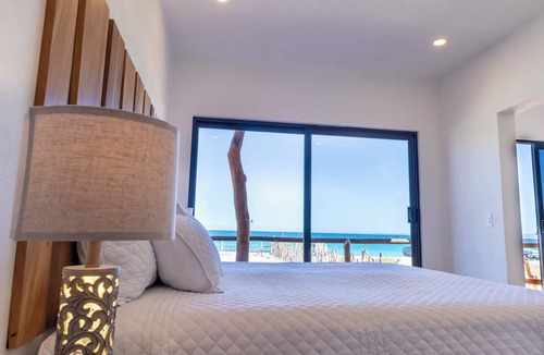 El Sargento Cabin | Beachfront Cabin at Rasta Beach, just steps from the water, with stunning ocean views