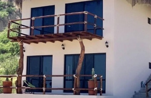 El Sargento Cabin | Beachfront Upstairs Cabin at Rasta Beach with Stunning Ocean Views, Palizada Del Mar