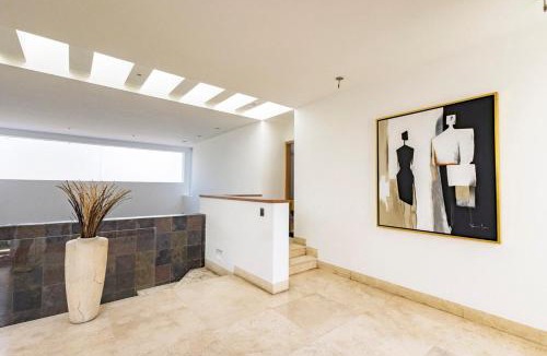 Sumiya House | Beautiful house with swimming pool, jacuzzi, pickleball court and steam room