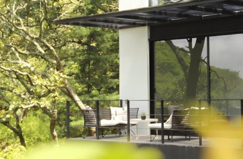 El Santuario Apartment | Beautiful Loft – Forest – Lake View – Jacuzzi