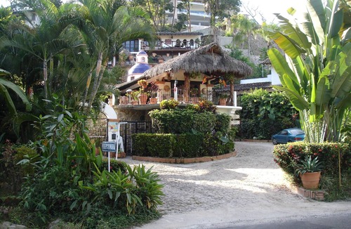 South Shore Hotel Area Villa | Beautiful Spanish Style Villa with Ocean View,100 steps from the Beach