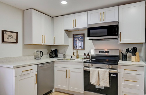 McNeil Estates Apartment | Beautiful Studio Casita in Las Vegas, close to Everything!