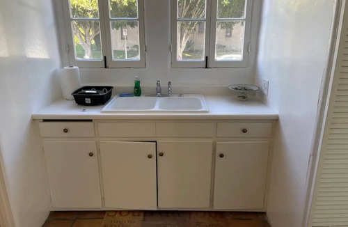 Pico - Robertson Apartment | Best location, Corner, Chic 2-bedroom with WiFi, AC in beautiful Los Angeles