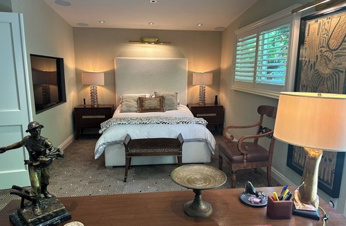 Beverly Glen Bed & Breakfast | Beverly Hills luxury suite with desk, wifi, and private entry.