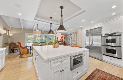 Beverly Glen House | Beverly Hills Luxury Private Suite.by Top Interior Designer. 5 Star reviews