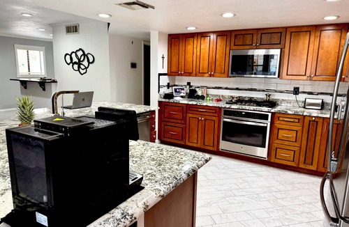 Yuma House | Big Boy! 2900 Square Feet of Luxury with a Private Pool.