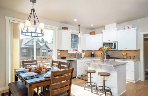 Sagewood House | Bluebird Day - Wild River Getaway, Escape to this cozy 2-bedroom retreat in Bend, OR.