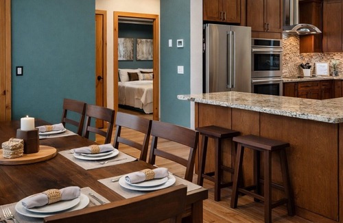Munds Park Cabin | Bluejay Getaway! A Luxury Cabin in Munds Park Pet Friendly 12 guests