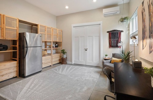 Bend House | Bright & Modern Near Downtown & 1st Street Rapids - Walk Downtown Along River