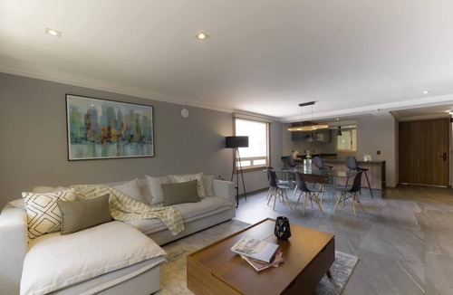 Polanco Apartment | Capitalia | Leafy Polanco Sanctuary w/Skye Gym