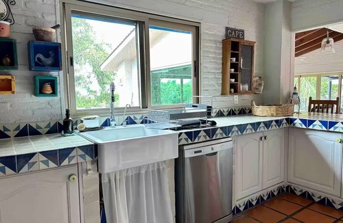 Raquet Club Cottage | Casa Aleblos: relaxation, views, and togetherness