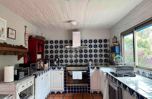 Raquet Club Cottage | Casa Aleblos: relaxation, views, and togetherness