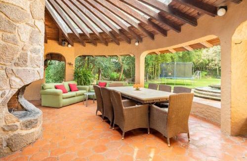 Valle de Bravo House | Casa Avándaro con alberca, Río, Bosque y Cocinera!