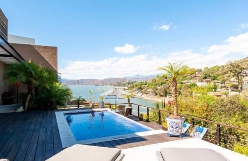Valle de Bravo House | Casa Azul Lakeview Terrace Retreat in Avándaro