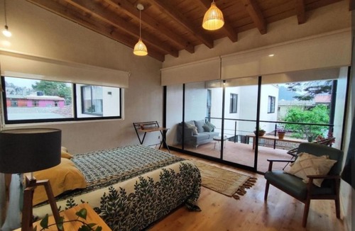Del Cerrillo House | Casa Colibri San Cristobal
