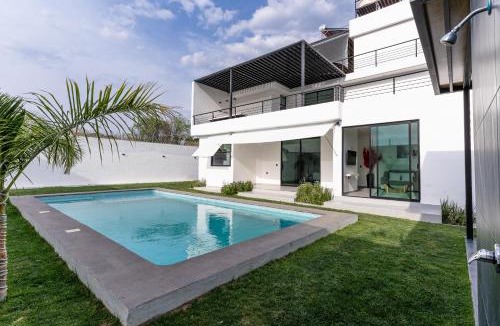 Jimenez House | Casa Francia Celebración Pool Starlink
