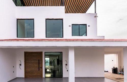 Jimenez House | Casa Francia Celebración Pool Starlink