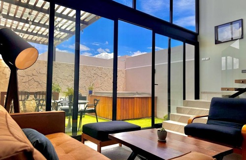 Queretaro House | Casa Huma Jazz style and Jacuzzi inside