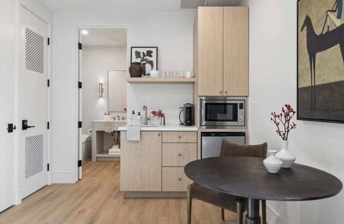 Oak Park Apartment | Casa Iglesia Studio 212