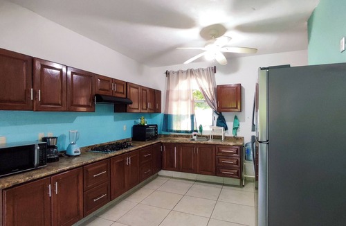 Manzanillo House | Casa Iris - Gated community with pool, Tv, wifi, beach 5 min away, 4 Air 3 baths