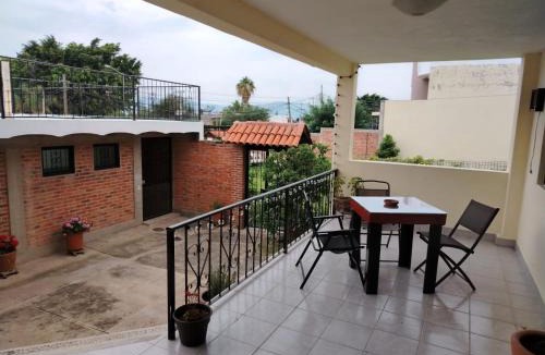 Raquet Club Hostel | Casa Lago de Luz