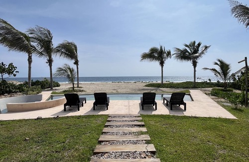 Puerto Escondido Villa | Casa Lyuu - Tropical Beachfront Villa - Your Perfect Getaway in Puerto Escondido