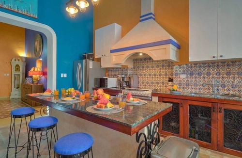 Barrio de Santiago House | Casa Nuevo Vida eclectic style in Merida Centro