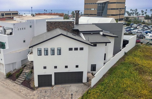 King Coronita House | Casa Raquel 12 ppl, 5 BD, prime location, steps from Coral y Marina gated com