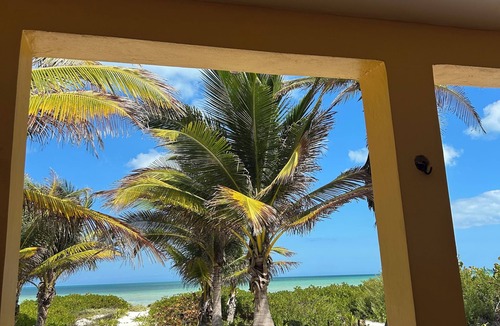 El Cuyo House | Casa Reyna - Beachfront 2-bedroom house with AC in beautiful El Cuyo