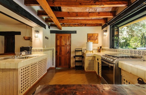 Valle de Bravo Villa | Casas Abi: A Riverside Sanctuary with Firepit in Avándaro