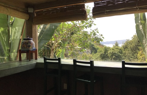 Valle de Bravo House | Casita Coporito overlooking the lake and stream