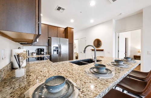 Ocotillo Condo | Cays Luxury Living! Resort Pool, Gym, Walk to Restaurants