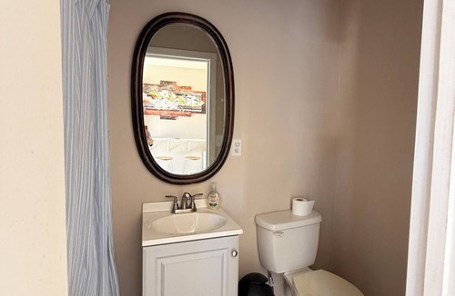 Lancaster Apartment | Charming 1-bedroom studio with AC in lovely Lancaster