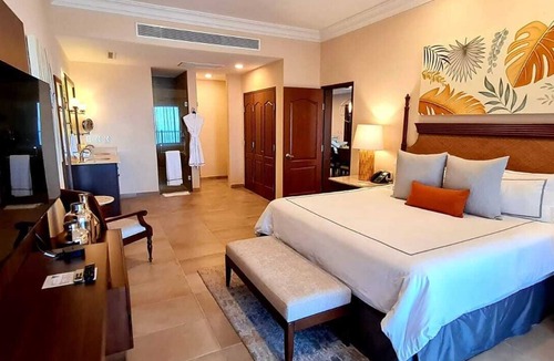 Loreto Hotel | Charming 2-bedroom hotel suites with WiFi, AC in enjoyable Loreto