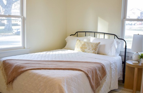 Cedar Falls House | Charming Home Away From Home!