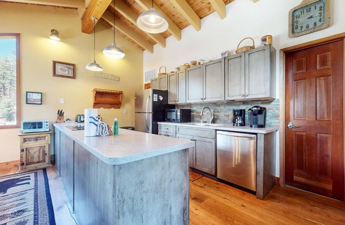 Mammoth Lakes Condo | Charming Home, Dual Master Suites, Balcony, Quiet Forest Setting. Near Trails