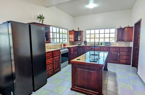 Santa Maria Tonameca House | Charming Retreat | 3BR, Pool Access & Ground Floor
