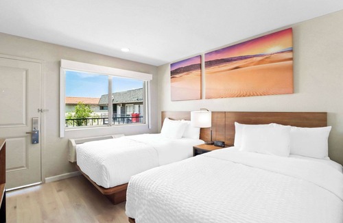 Ridgecrest Hotel | Clarion Pointe Ridgecrest near China Lake Naval Station