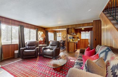 Tahoe Island House | Classic Gambrel-style cabin family and pet friendly walk to lake close to ski
