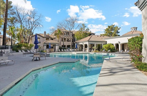 North Scottsdale Condo | Close to Barrett Jackson Waste Management Open Mayo Clinic Heated Pool Sleeps 6