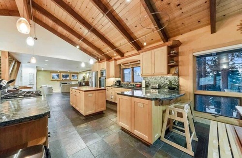 Montgomery Estates Cabin | Cold Creek Lodge: Hot Tub, AC, Game Room, Heavenly