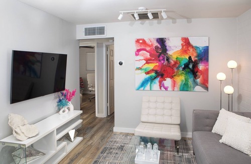 Camelback East House | Color POP Spot 2-bedroom Duplex In the center of Phoenix Wi-fi