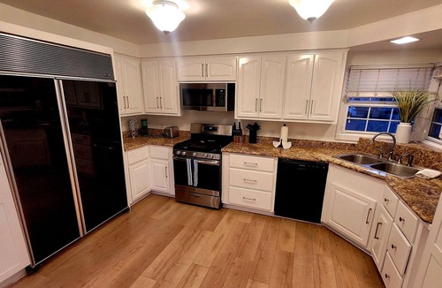 Orange House | Come enjoy this remodeled modern spacious 5 bed 3 bath home with Arcade and spa