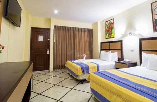 Merida Hotel | Comfortable 2 Double Room w/Pool Access and Relaxing Garden in Mérida Centro