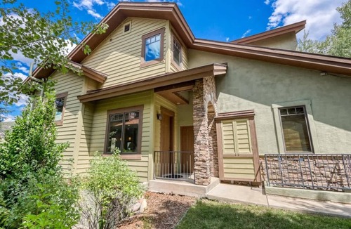 Edwards House | Comfortable Duplex only 10 Min to Skiing