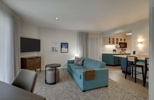 Sunnyvale Hotel | Comfortable Queen Suite with Roll-In Shower, Close to Sunnyvale Attractions!