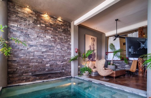 P Chahue House | Contemporary Oceanfront Villa