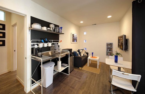 Cypress Park House | Contemporary Sleek 1 Bdrm Apt w/Patio 3 miles from DTLA World Cup Parties!