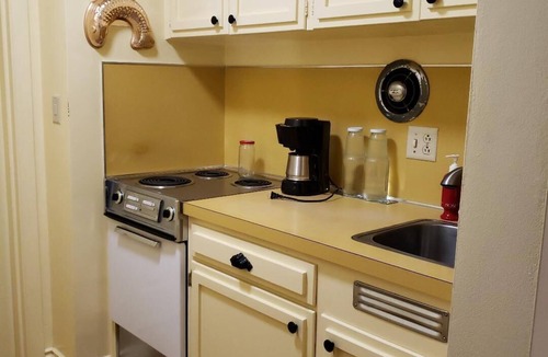 Riddle Condo | Country Farm Condo w/kitchen, near 7 Feathers Casino on OR Hwy 5; Dog friendly